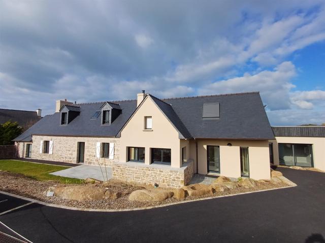 Plougasnou vue mer, maison bretonne en pierre entièrement ré. 246m² Plougasnou