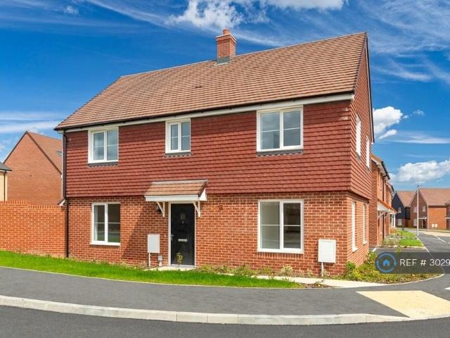 Plough Close, Rochester, ME3 1 bed in a house share to rent £800 pcm £185 pw