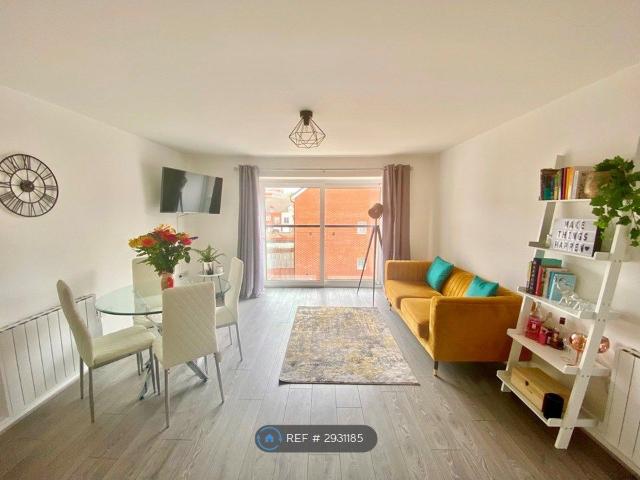Plough House, Bedford MK42, 2 bed flat to rent, £1,400 pcm | PrimeLocation