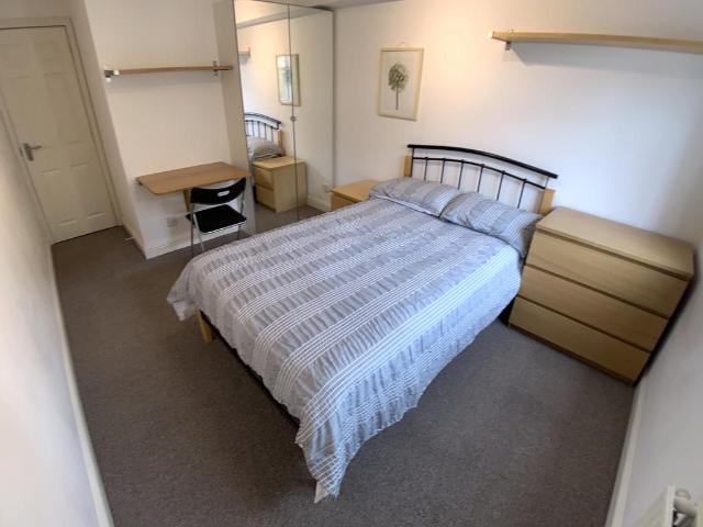 Plough Way, London, SE16 1 bed in a house share to rent £950 pcm £219 pw