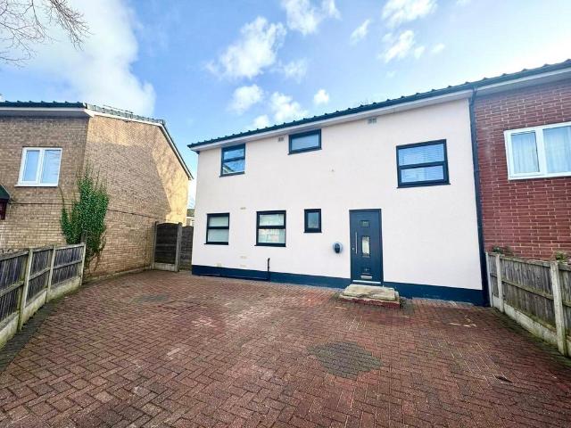 Ploughbank Drive, Manchester, M21 4 bed semi detached house to rent £1,850 pcm £427 pw