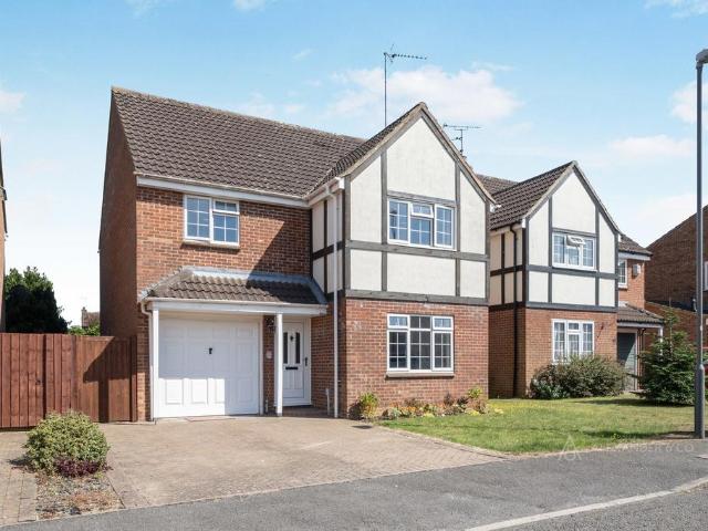 Plover Close, Buckinghamshire MK18 4 bed detached house to rent £2,000 pcm £462 pw