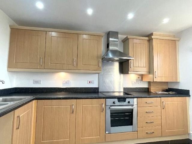 Plover Cresc, Dunfermline, Fife KY11, 2 bed flat to rent, £950 pcm | PrimeLocation