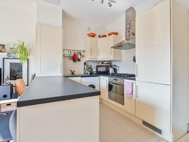 Plover Way, Rotherhithe, London, SE16 1 bed flat to rent £2,817 pcm £650 pw