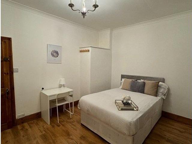 Plodder Lane, Farnworth, Bolton BL4, 3 bed end terrace house to rent, £1,200 pcm | PrimeLocation