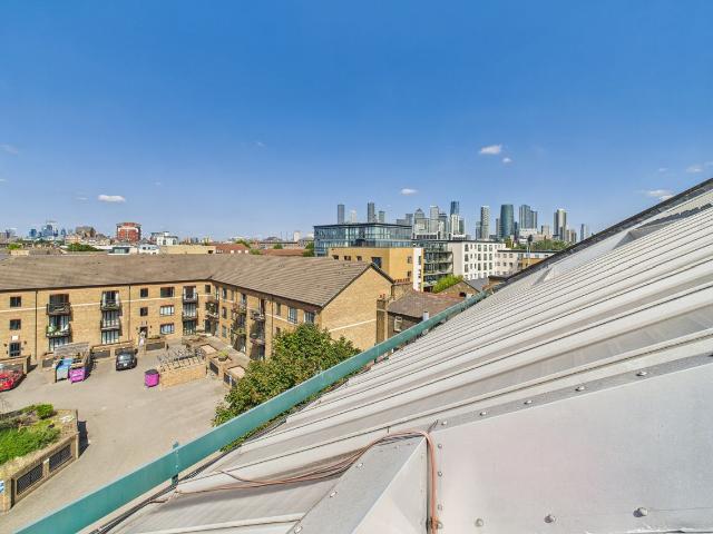 Plate House, Burrells Wharf Square, London E14, 1 bed flat to rent, £1,900 pcm | PrimeLocation