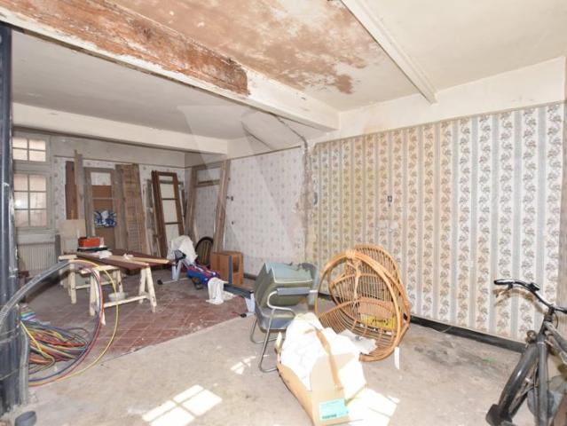 Plateau à rénover avec fort potentiel dans immeuble de caractère