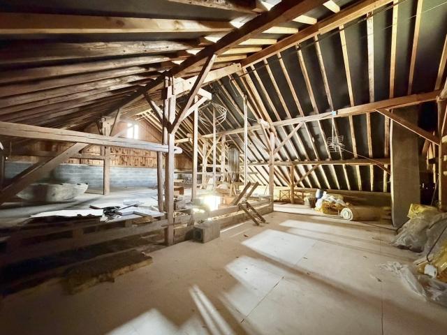RETOUR À LA COMMERCIALISATION! PLATEAU A RENOVER DANS UNE FERME SECTEUR VIUZ EN SALLAZ AVEC GARAGE DE 262 M