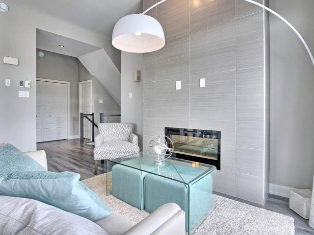 Plateau du Parc — 1 Bedroom + Den
