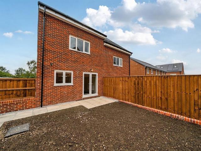 Platform Rise, WF9 3 bed semi detached house to rent £1,300 pcm £300 pw