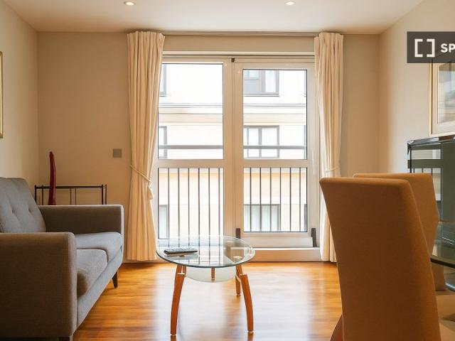 Platforms 1 2, Cooper's Row, London, EC3N 2AU, United Kingdom | 1 bed apartment for rent #168104290 | Rentberry