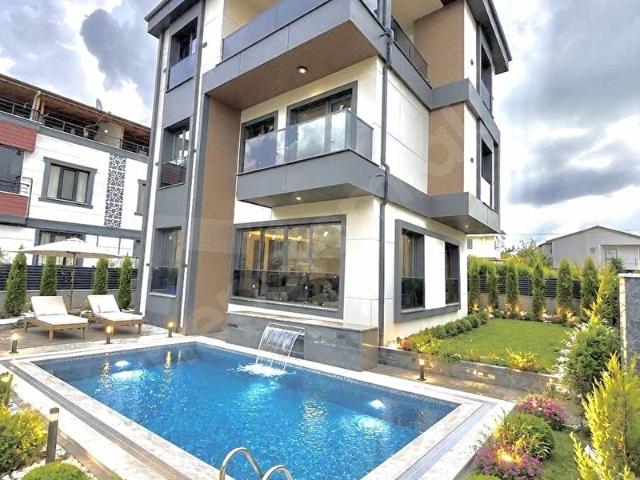 PLATİN GAYRİMENKULDEN 300 MT ARSA İÇİNDE HAVUZLU MÜSTAKİL 4+1