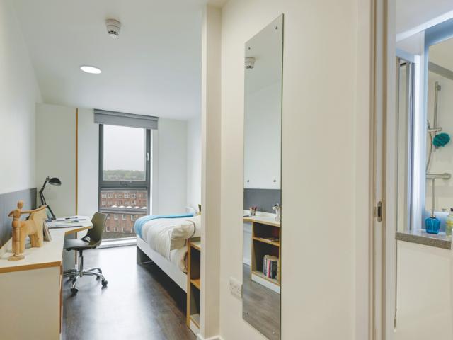 Platinum Two Bed Flat at Dunaskin. 1 bed in a flat share to rent £1,213 pcm £280 pw
