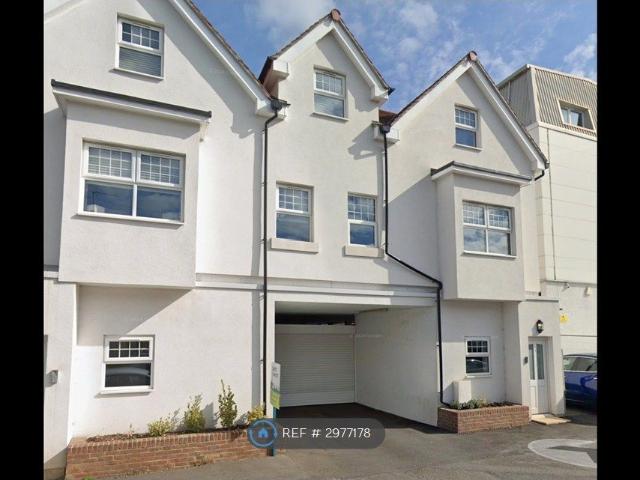 Platinum Apartments, Kenley CR8, 2 bed flat to rent, £1,650 pcm | PrimeLocation