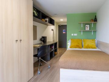 Platinum En Suite at Dun Holm House. 1 bed private hall to rent £1,170 pcm £270 pw