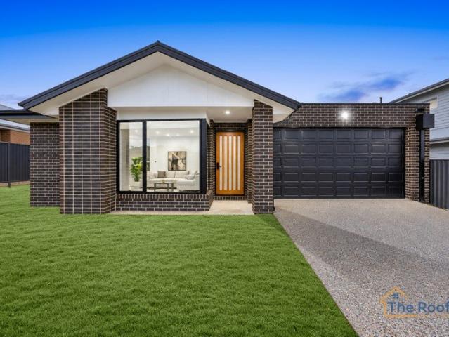 PLATINUM LUXURY AND GRAND PROPORTIONS AT 13 GODDARD STREET