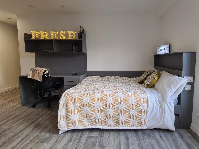 Platinum Studio at The Oldway. Studio to rent £966 pcm £223 pw