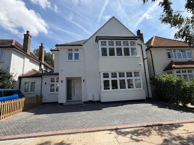 Platts Lane, London NW3 8 bed property to rent £8,000 pcm £1,846 pw