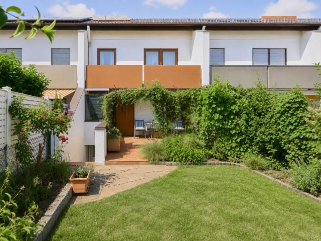 Platz trifft Vielfalt – großzügiges Domizil mit Garten, Balkon und Dachterrasse