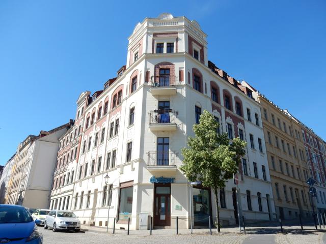 Platz und keine Durchgangszimmer auch WG geeignet!