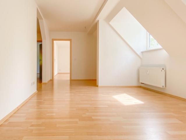 Platz für Groß und Klein – wohnen mit Dachgeschoss Charme!