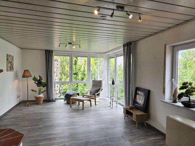 Platz für die Familie und dies bezahlbar! Mit Garten, Kachelofen und Blick ins Grüne!