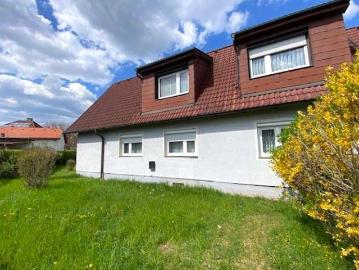 Platz für die familiy gemütliches Haus, wunderbarer Garten!