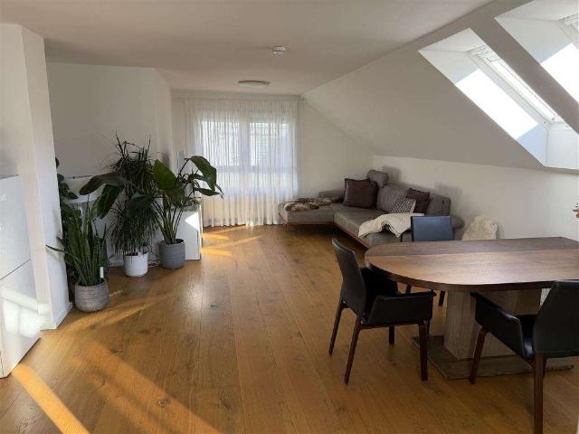 Platz für die ganze Familie: 5 Zi. Maisonette mit ca. 105 m², Küche und Garage in 74211 Leingarten