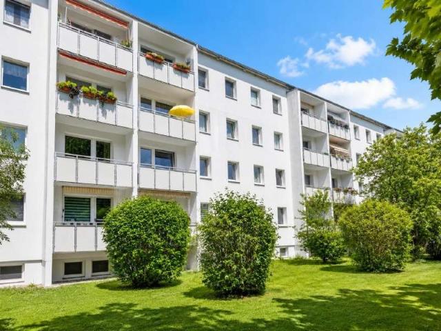 Platz für die ganze Familie: Großzügige 4 Raum Wohnung in Gera Langenberg