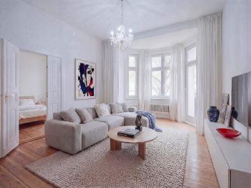 Platz für die ganze Familie: Helle Gründerzeit Wohnung mit Balkon und 100 m² Wohnkomfort