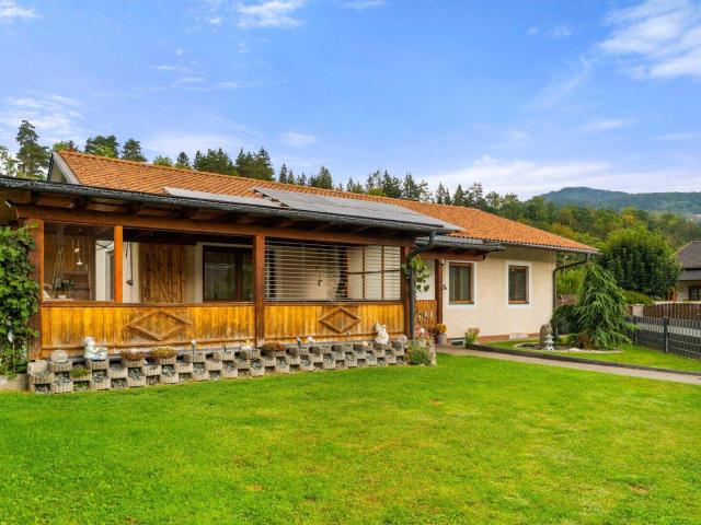 Platz für die ganze Familie Vollunterkellerter Bungalow mit Pool in Glanegg!