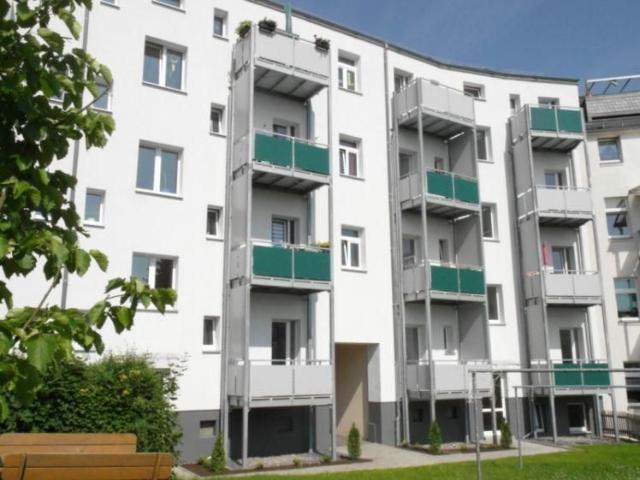 Platz für kleine Füße & große Träume: 4 Zimmer, Sonne, Balkon & Bad mit Extra Komfort
