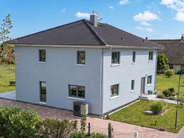 Platz für Ihre Träume: Energieeffizientes Haus auf großem Grundstück in Hafennähe