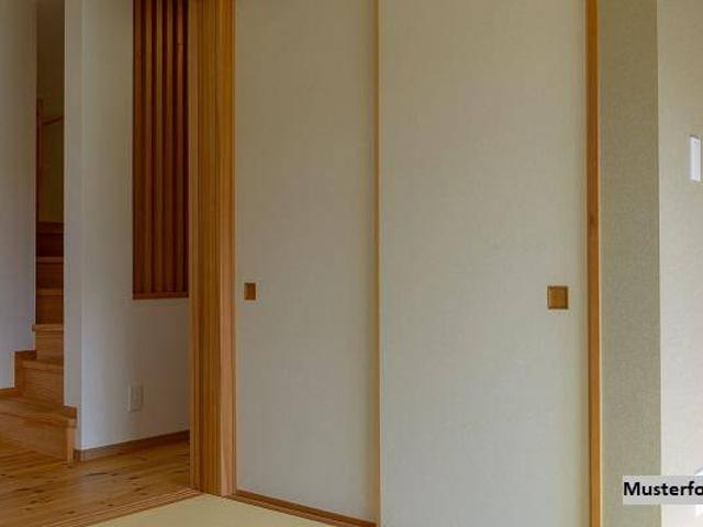 Platz für Ihre Wohnideen Einfamilienhaus mit Nebengebäude