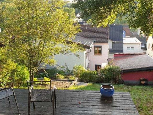 Platz für Ihre Ideen: Doppelhaushälfte in Aschaffenburg Gailbach