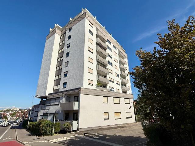 Platz für Ihre Ideen: Großzügige Wohnung mit Eckbalkon und Stellplatz