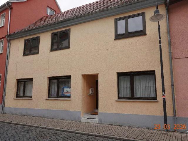Platz für Visionen: Gepflegtes 8 Zimmer Haus mitten in Treffurt – Eigennutzung oder 2 Einheiten