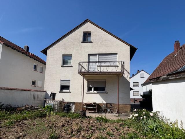 Platz für zwei Familien. Freistehendes 2 FH in Ortsrandlage!