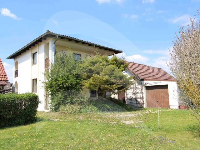 Ruhig gelegenes Zweifamilienhaus in Landau a. d. Isar nähe Bahnhof