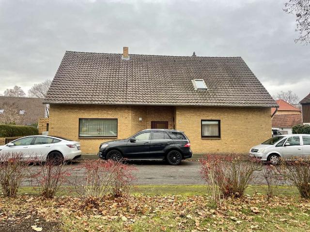 Platz, Ruhe und Perspektive: Großes Einfamilienhaus im alten Ortskern von Havelse