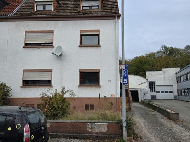 Platzwunder mit Potenzial! Solides Reihenhaus 7 Zimmer, 165 m²