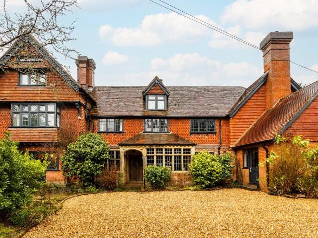 Plawhatch Lane Sharpthorne RH19 7 bed semi detached house to rent £5,995 pcm £1,383 pw
