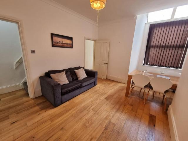 Playfair Street, M14 4DD 4 bed terraced house to rent £1,950 pcm £450 pw