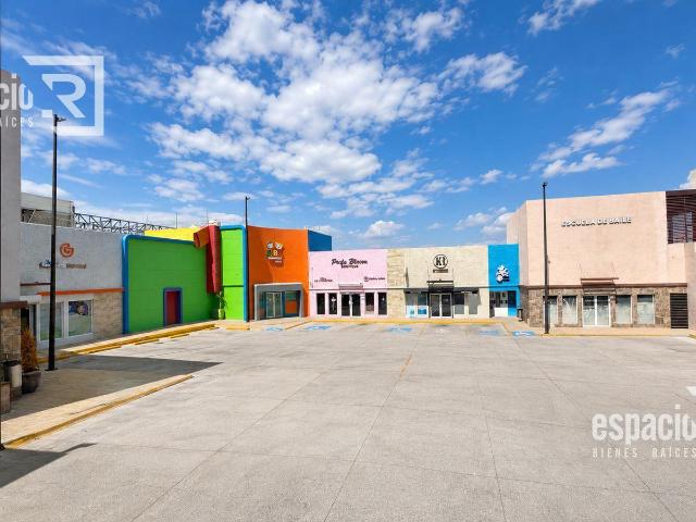 PLAZA COMERCIAL CERCA DE LA UACH