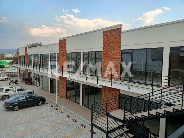 PLAZA COMERCIAL EN VENTA