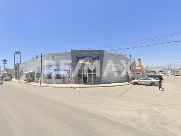 Plaza Comercial en Venta con Alto Flujo Comercial en Ensenada