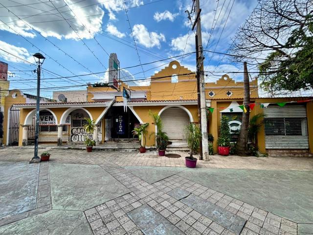 Plaza Comercial en SM22 Andador Peatonal Tulipanes, Cancun