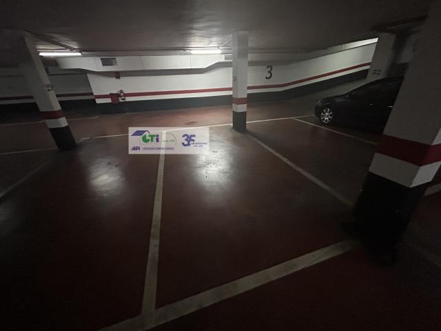 PLAZA DE GARAJE en C/ AZOQUE