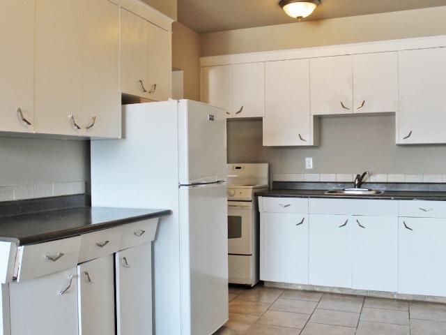 Plaza Manor 1 Bedroom Apartment for Rent at 11841 105 St Nw, Edmonton, AB T5G 2N1 Westwood