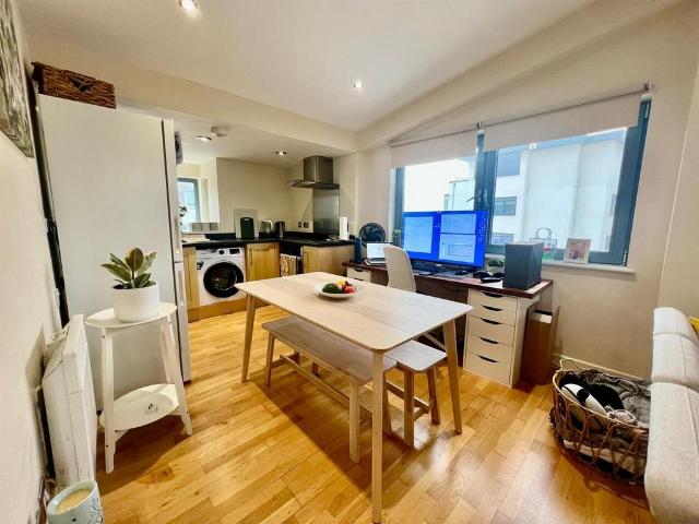 Plaza Royal Mews, Royal Mews, Southend 2 bed flat to rent £1,250 pcm £288 pw